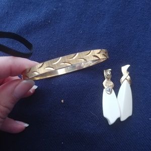 Trifari jewelry set of 3